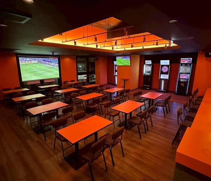 貸切30名様~最大150名様!営業時間外の貸切も大歓迎♪お気軽にお問い合わせください。ダーツ10台・卓球2台・120インチ大型スクリーン・店内複数モニター・プロジェクター・音響機器・ステージ・マイク・カラオケ