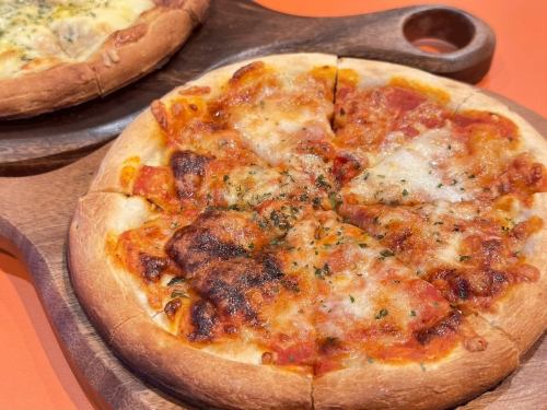 ナポリ風マルゲリータ/ 5種のチーズピザ