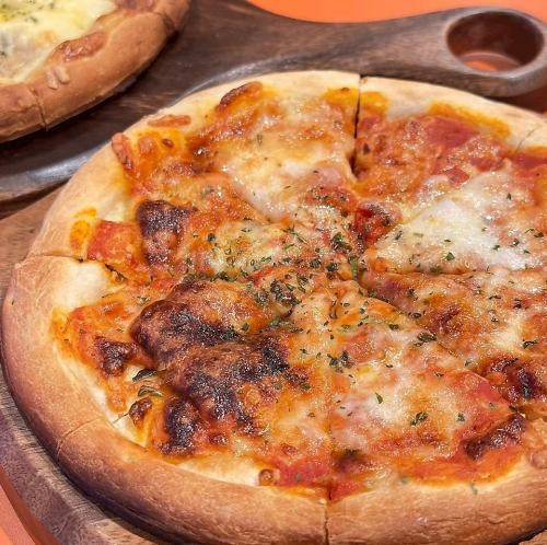 ナポリ風マルゲリータ/ ナポリ風5種のチーズピザ