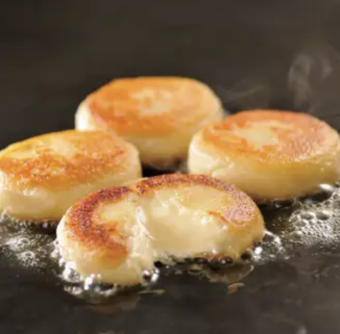 Potato mochi (1 piece)
