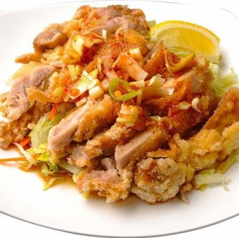 揚げ鶏の特製ソースかけ