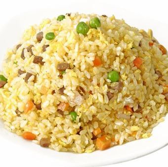 定番の五目チャーハン