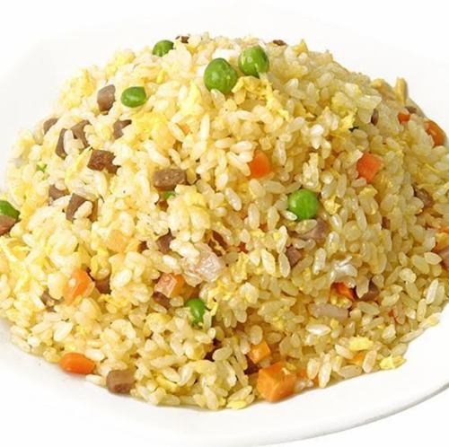 定番の五目チャーハン