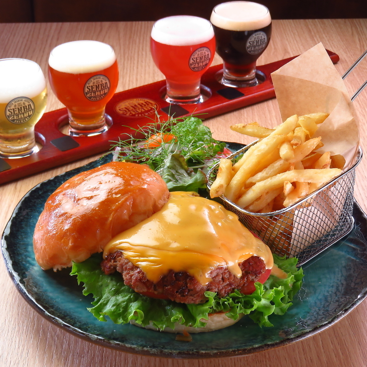 お昼から当店自慢のクラフトビールを楽しむことができます！！