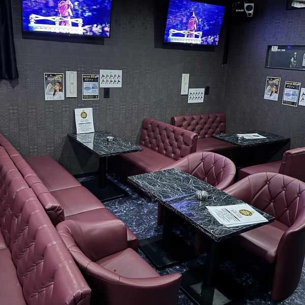 【大人の隠れ家"Bar AGE"】当店は夜20時から翌朝まで元気に営業◎ご希望があれば何時迄でも対応可能なので、時間を気にせず、大切な方と夜明けまで忘れられないひと時をお過ごしください。店内には結合可能な大きめのソファー付きテーブル席がございますので、まるでご自宅にいるかのようにゆっくりとくつろいで頂けます。