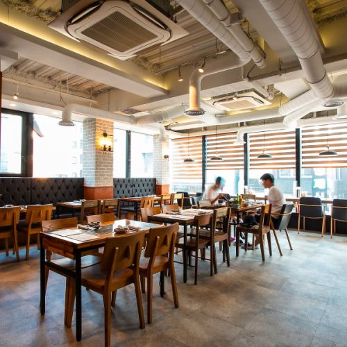 雰囲気の良い店内