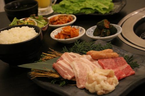 You can eat authentic yakiniku from noon!