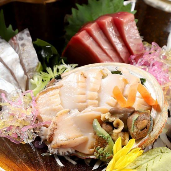 新鮮な魚介は北海道の函館漁港、貝類は青森県の八戸から産地直送