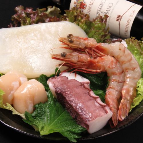 用鐵板盛放的海鮮料理