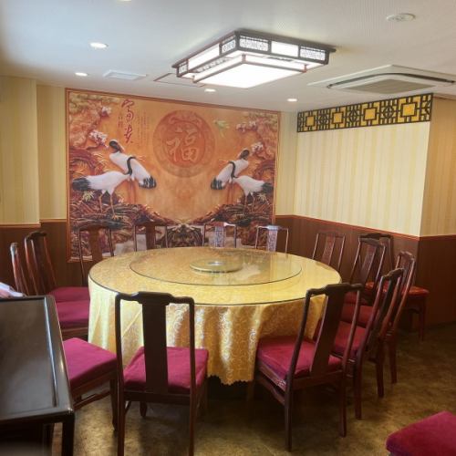 VIP room Round table for 15 people x 1 seat