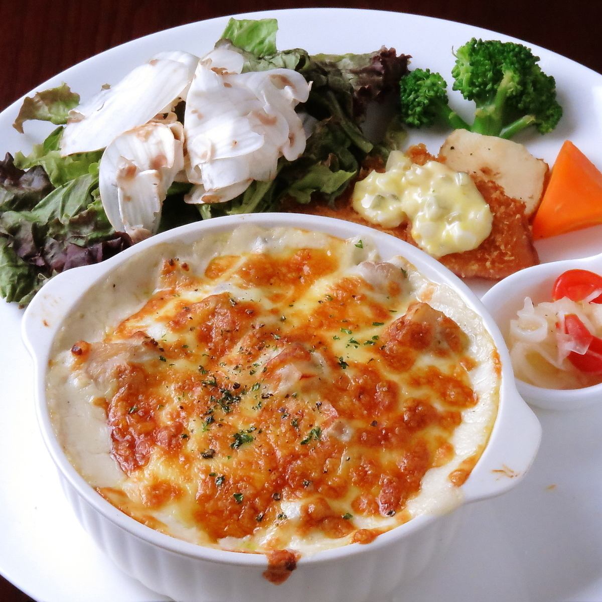 見た目もきれいなお料理がズラリ！女性のお客様に大変好評です！