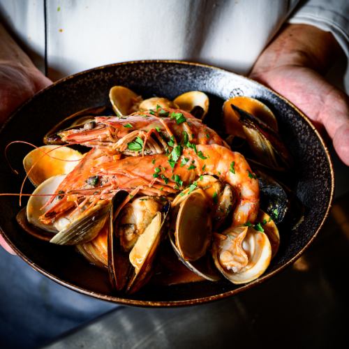 豪華海鮮拼盤,配牡蠣和虎蝦