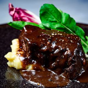 紅酒燉黑毛和牛