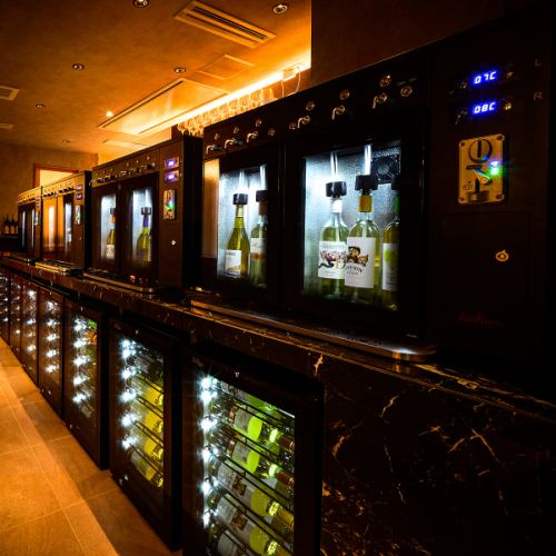 【僅限二樓座位】成人可享受輕鬆自在的自助暢飲體驗。