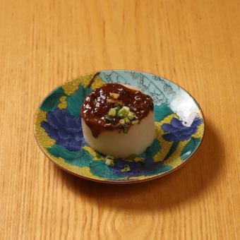 昆布だしで炊いた風呂吹き大根海老味噌がけ
