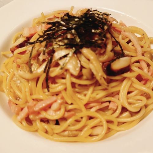 Japanese-style pasta with bacon and mushrooms