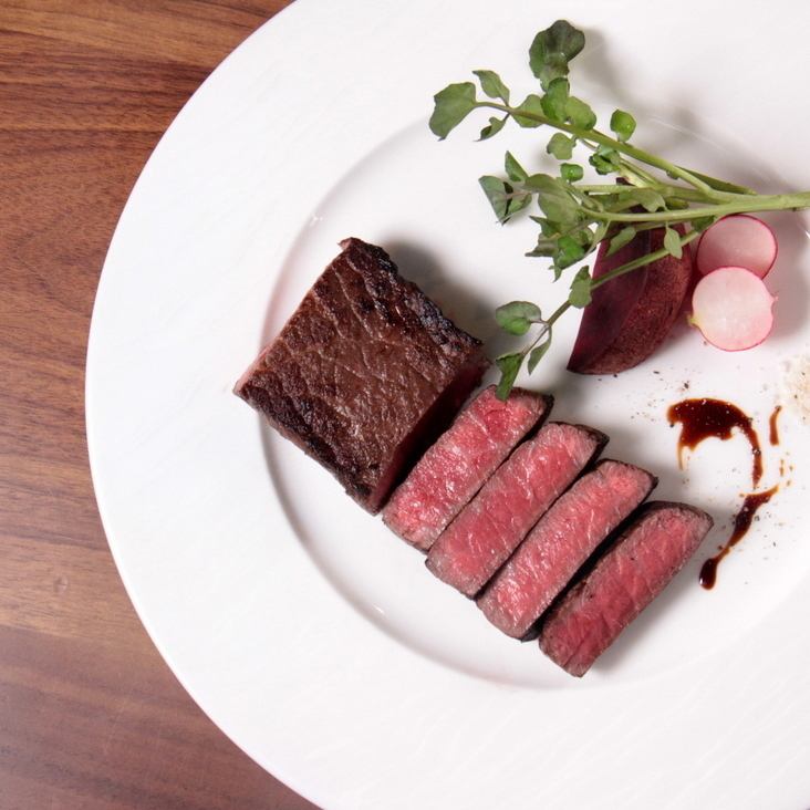 Our proud steak uses A5 rank Japanese black beef.