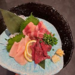 <特選馬刺し> 三種盛り