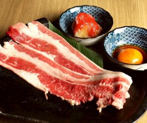 Ushigin 的特色菜：烤涮锅