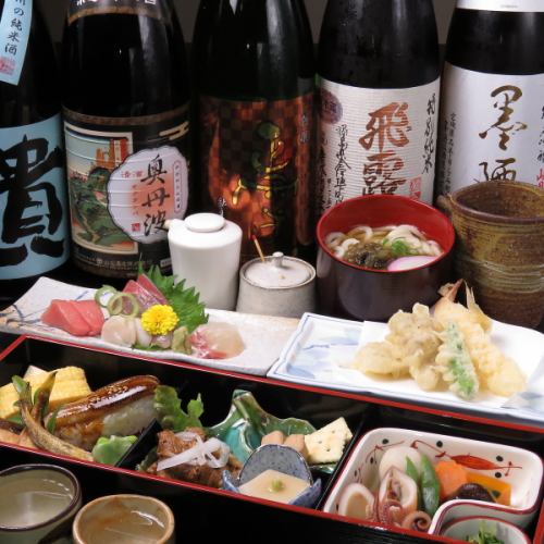 We offer a satisfying course that focuses on sake and cooking.