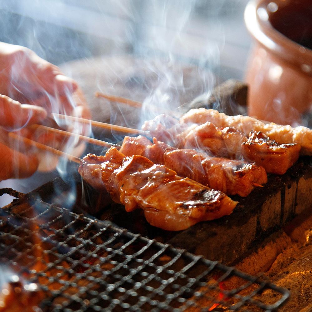 炭火地鶏焼鳥など食べ放題、3時間飲み放題プラン3300円～