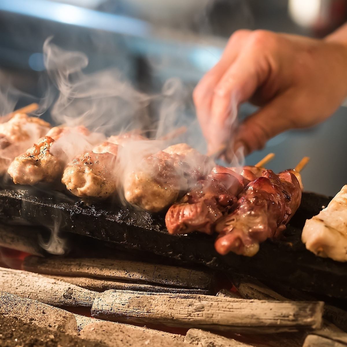 当店自慢の炭火焼き鳥が食べ放題に♪3時間飲み放題付き