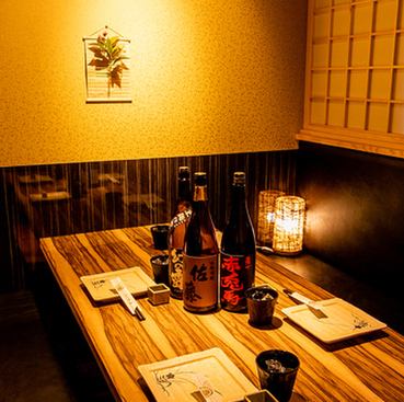 【貸切は最大180名様】これだけの規模の貸切が出来るのは、新橋のなかでも希少です！幹事様も安心！会社宴会におすすめの大型テーブル個室やゆったりとした空間が人気です♪大切なお客様を迎えての接待やビジネス仲間との会食、お仕事仲間との宴会はもちろん、家族・親族でのお食事などにもご利用ください