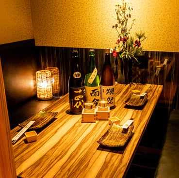 【大人数プライベート個室】10～30名様でもゆったりとお座りいただけるテーブル個室。大切なお客様を迎えての接待やビジネス仲間との会食、お仕事仲間との飲み会はもちろん、ご家族・親族でのお食事などにもご利用ください。ご宴会は飲み放題付が断然おトク。ゆったり大切な時間を価値あるものを♪
