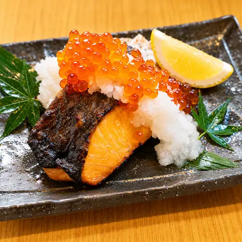 Grilled salmon belly topped with grated salmon roe