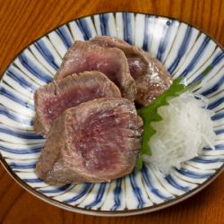 芯玉刺しのたたき(牛赤身)