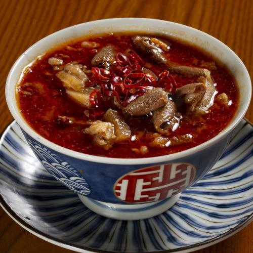 赤い特製牛すじもつ煮込み