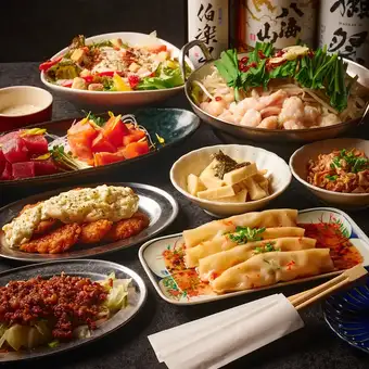 【4500】国産牛もつ博多風特製鍋や新鮮肉刺し2種盛りなど味わえる◎3時間飲み放題付＜全8品＞