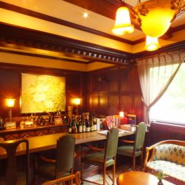 Our saloon boasts a counter seat.Please spend a calm time after eating a meal.