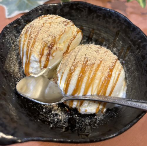 双份黄豆粉和棕色蜂蜜冰淇淋