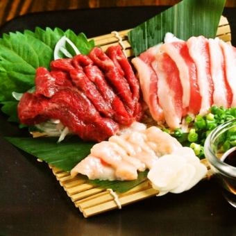 [Cooking only★Premium course] 8 dishes including specially selected horse sashimi, meat rolls, charcoal grilled skewers, and wagyu salt motsu nabe (4,000 yen)