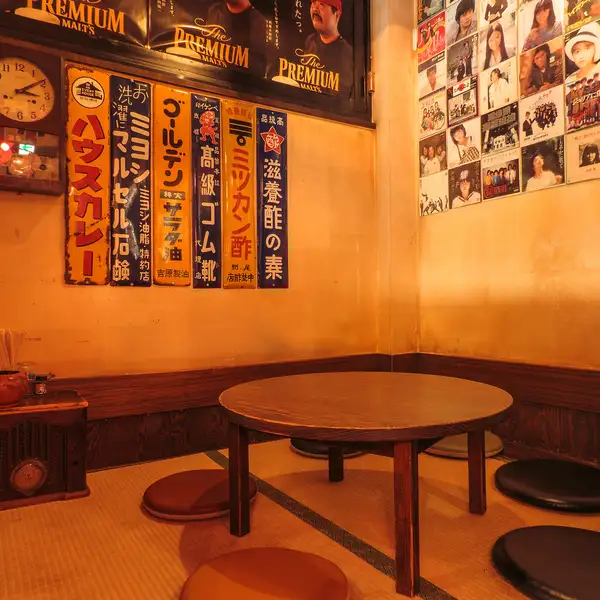 Located just a 1-minute walk from Yamato Station, our shop boasts a charming Showa-era retro atmosphere! We also sell nostalgic toys, making them perfect souvenirs for children. We offer a variety of seating options, including counter seats perfect for solo diners, tables for 4, and tables that can accommodate 8-10 people.We welcome groups of all sizes, from small to large! Relax and enjoy a wonderful time in our retro-style space.