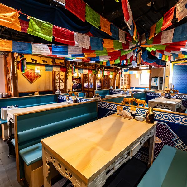 【異国情緒あふれる店内◎】落ち着いた空間で、絶品モンゴル料理をお楽しみいただけます。店内にはモンゴルを思わせる独自の装飾が施されているので、異国情緒あふれる雰囲気の中でおくつろぎいただけます。ご友人との飲み会やデートなどでぜひご利用ください♪