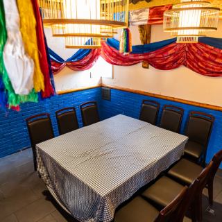 12名様用の個室が1つございます。