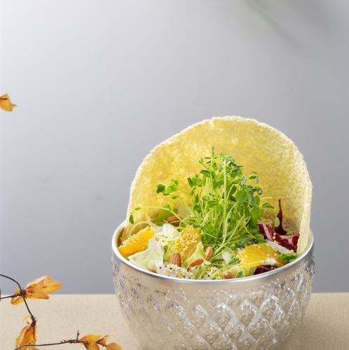 ウルム(牛乳の乳皮)のサラダ