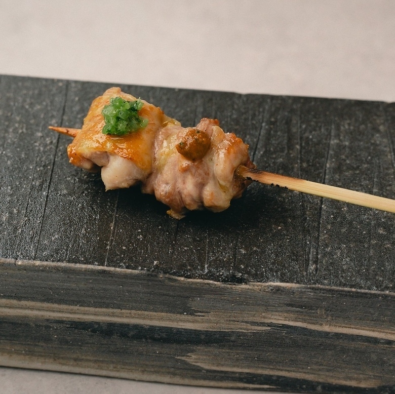 希少部位の焼き鳥を厳選ワインとともに、洗練された上質空間で堪能