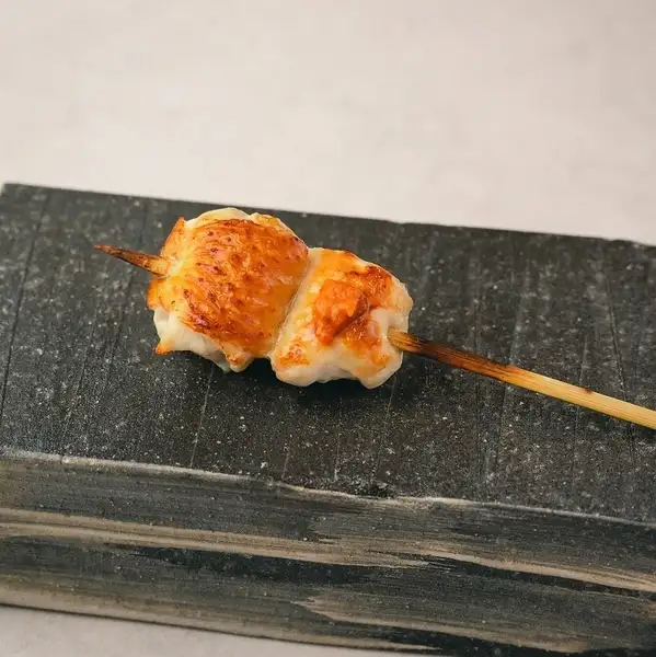 多彩なソースで魅せる焼き鳥◆鶏を丸ごと仕入れ、捌くからこそ味わえる部位