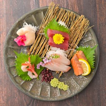 Five pieces of raw fish sashimi