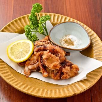 Deep-fried squid tentacles, seasoned with salt and fragrant Japanese pepper