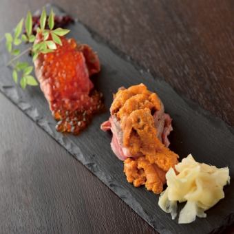 Wagyu gunkan sushi with salmon roe (1 piece)
