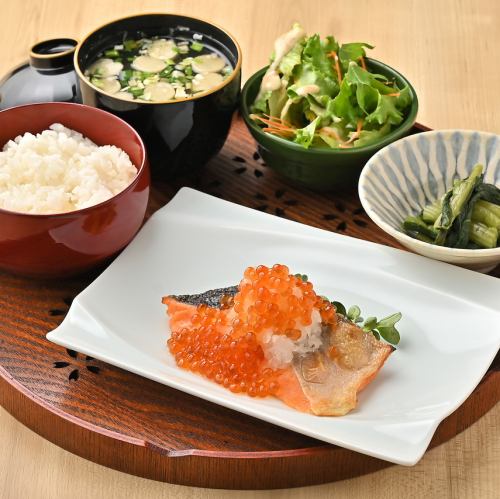 銀鮭のいくらおろし定食