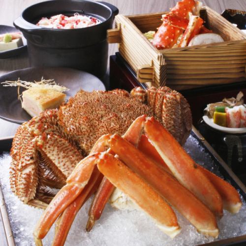 推薦給北海道以外的客人/混合了帝王蟹、雪蟹、毛蟹等三大螃蟹的“螃蟹吃盡”的特別套餐