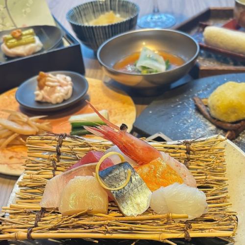 仅限一月【甲斐海鲜套餐】奢华单人份刺身、虾夷鹿味噌汤及其他八道单人份菜肴