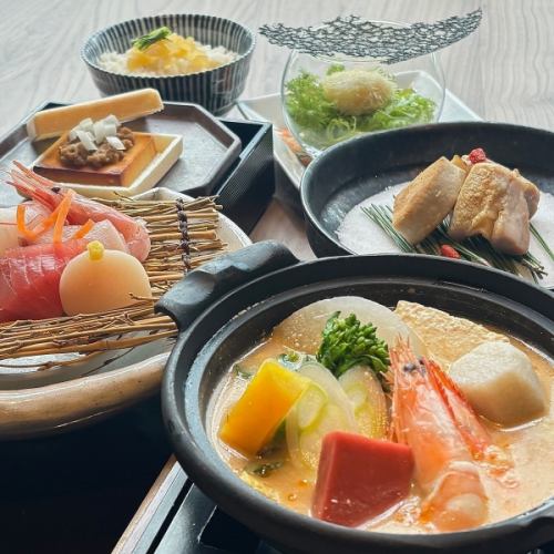 二月限定【鱼吉海鲜套餐 5,000日元】六种刺身、白姬虾味噌火锅及其他七道菜（单点）