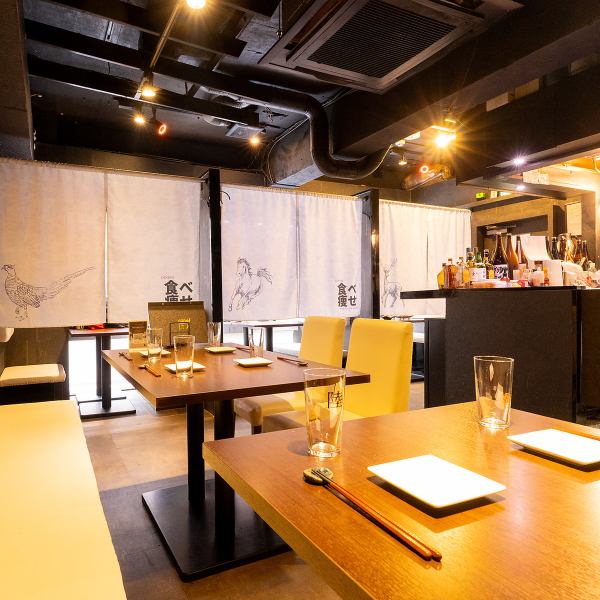 【◇大人数や貸切もOK◇】当店にはオープンのテーブル席もあり、隣同士一緒にご予約可能です！そのため一度に最大8名様でご予約が可能で、少人数～大人数様まで、様々なシーンでご利用いただきやすいお店になっております。さらにお店貸切も可能なので、周りを気にせずパーティも♪貸切利用はお電話や店頭で承ります！