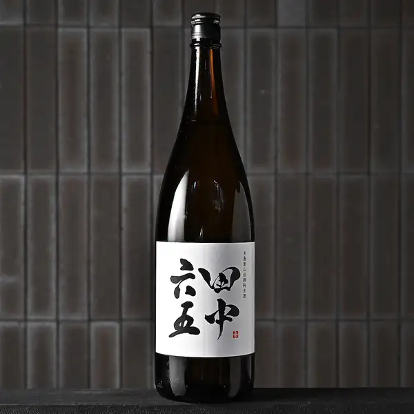 風の森や磯自慢など全国八種の日本酒をグラスで飲み比べる、焼き鳥に寄り添う選りすぐりの銘酒